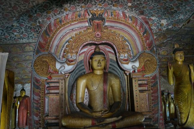 第3窟。<br />これは比較的新しく18世紀のキャンディ王国の時に作られました。