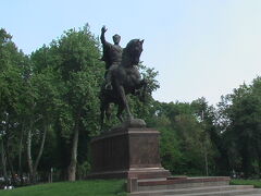 ティムール広場のティムール像