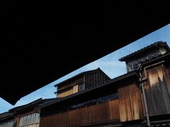 ひがし茶屋街。
すごい人波〜(@_@)もはや観光地です。
京都祇園の花見小路を思い出しました。

