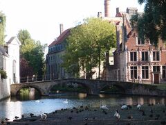 白鳥がたくさんいます。ここが愛の湖らしい。それにしてもすごいネーミングですね(^^;;