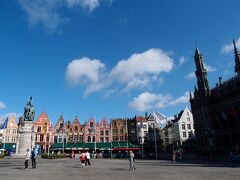 広場に出ました。