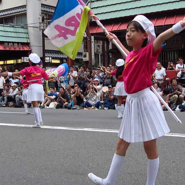 浅草サンバ35th 01 オープニングパレード 続いて 地元小学生も熱演行進 浅草 東京 の旅行記 ブログ By マキタン２さん フォートラベル