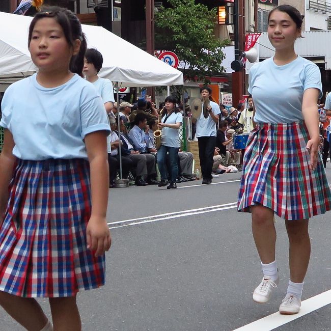 浅草サンバ35th 01 オープニングパレード 続いて 地元小学生も熱演行進 浅草 東京 の旅行記 ブログ By マキタン２さん フォートラベル