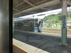 9:56
辰野です。
飯田線はここからです。
JR東日本からJR東海に管轄が変わり、乗務員様も交替します。