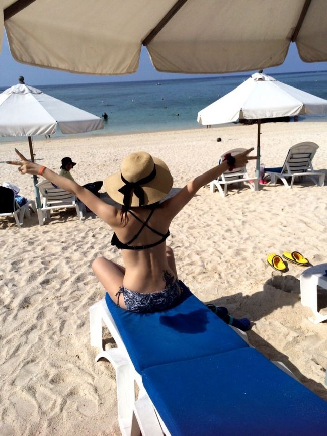 <br />ビーチベッドもパラソルもぜーんぶ無料〜！<br /><br /><br />パラソルとかって、地味にお金かかってしまうから これは ほんまに助かる…。