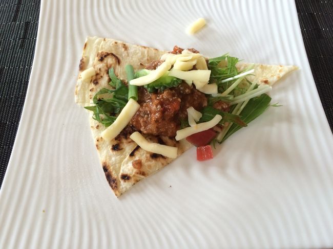 <br />さぁ！待ちに待った 夜ゴハン！笑<br /><br />色々ありました。<br /><br />これは、タコス？ まあまあいけた〜