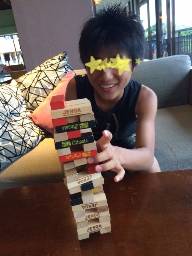 <br />帰るまでに 少し時間があったので、<br /><br />ラウンジで のんびり〜<br /><br />ジェンガがあったので、子供と燃えてました  笑