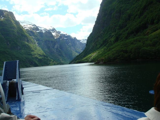 移り変わるフィヨルドの景色を見るたびもう胸がキュンとなります。