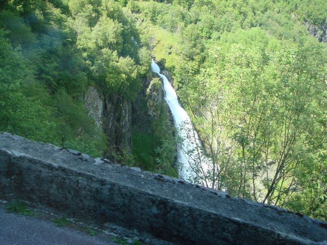 カーブ、カーブで私にとってはスリル満点。つい手に力が入ります。