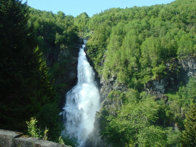 それしてもノルウェーは滝が多いですねぇ。