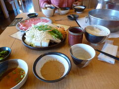 どん亭のスキ焼定食ランチ 2011/01/08

ランチタイムは1000円以内で食事ができます

住所：八王子市 元横山町2-3-14
電話：042-645-8718
営業時間：11時00分〜0時00分