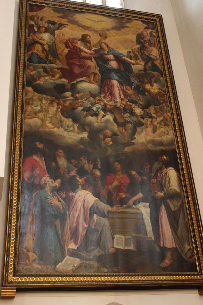 壁に飾られていた美しい絵。<br /><br /><br />恐らく以前主祭壇に飾られていた、1620年ペーター・カンディド作の「マリアの昇天」です。<br /><br /><br />