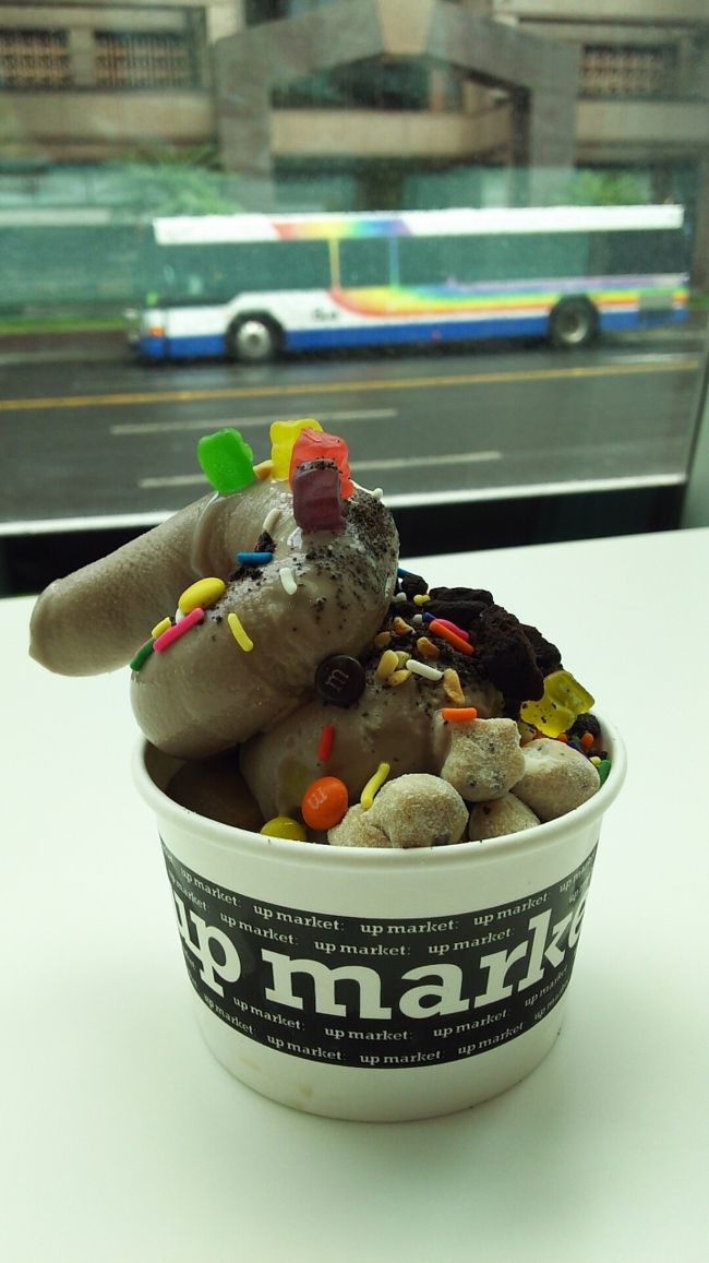 てっぺんに乗ってる『グミベア』は<br />ほら、あのアイドル4人組らしいです。<br /><br />ほら、今夏24時間TVに出てた…