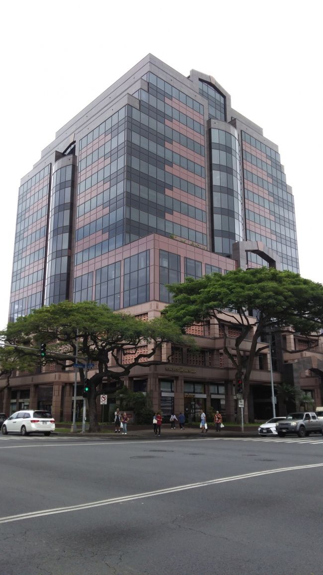 雨はすっかり止んで…。<br /><br /><br />語学学校が入っているビル。