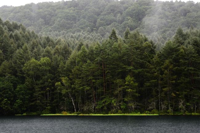 湖面が雨で写り込まなくなったので山メインに最後の1枚。