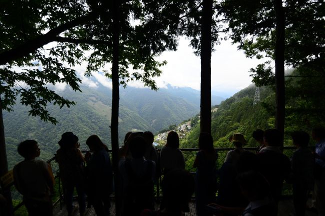 次から次へと観光客が訪れてきます。