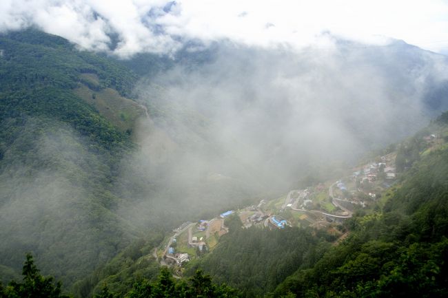 雲の中に浮かぶ街…<br />まさに、「天空の里」ですね。<br />愛娘にも見せてあげたい景色です(笑)