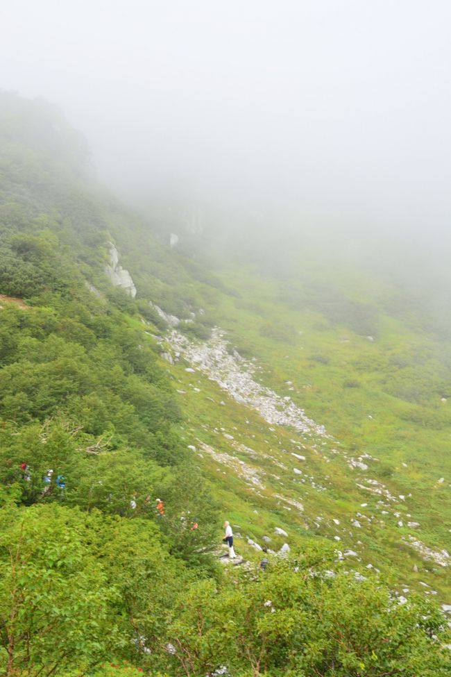 なーにもみえませーん。