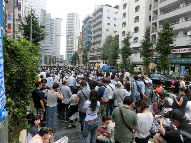 9時30分　完全に出遅れたな<br />これから並ぶより、昼頃並んだ方がいいな。