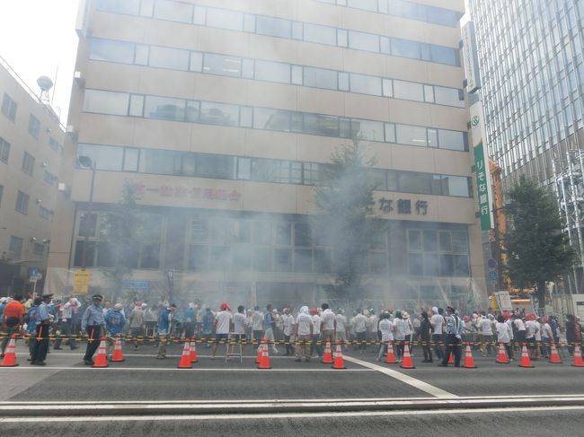 ビルごと燻製中