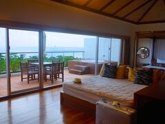 写真が飛びますが、『カヌチャ』にチェックインです。

今回は、海に入ることを目的としていましたが
台風でビーチはクローズ。