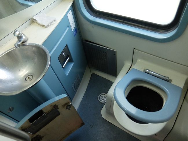 トイレもついています。<br />綺麗ではないですが、一応許容範囲。。