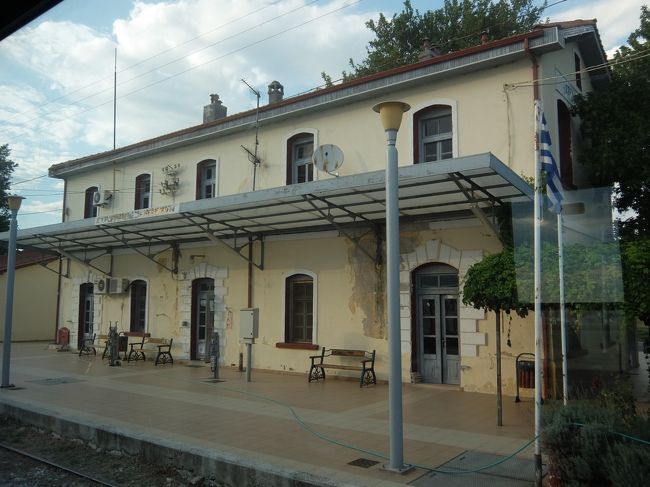 19:32<br /><br />ストリモン駅に到着。<br />なんか全然発車する気配がない・・・<br /><br />なんと50分近くも停車。<br />20:25ようやく進みだしました。