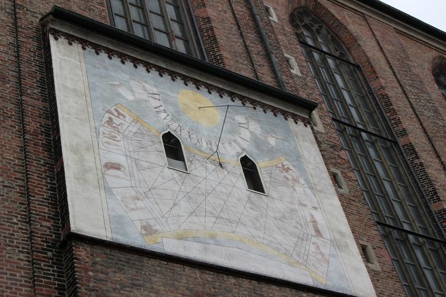 素敵な日時計もあるんですね。