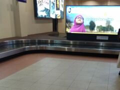 サルタン マホメド空港 に到着
スーツケースはすぐにピックアップできました