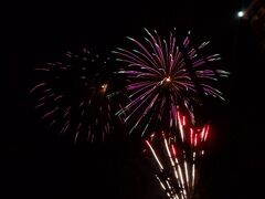 到着したのが現地金曜日、夜はヒルトン・ハワイアン・ビレッジで花火を見物です。