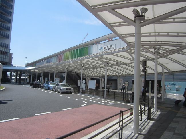 JR奈良駅。東京発8:40。新幹線で京都へ。奈良線で、奈良へ。正午少し前に着。出張では、近鉄急行しか使ったことないので、JR路線は新鮮。奈良線の快速は、けっこう早い。いまだ目的地決まってません。