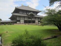 東大寺着。朝9時前です。