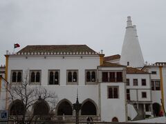 シントラ宮殿は10世紀に作られましたが、現在のシントラ宮殿の建築様式は15世紀から16世紀に生まれたゴシック様式、マヌエル様式、ムーア様式の混ざったものであるとされています