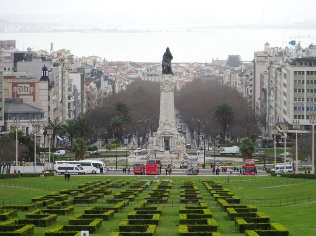 1902年、イギリスのエドワード7世のリスボン来訪を記念して造られた幾何学模様の美しい巨大なフランス式庭園