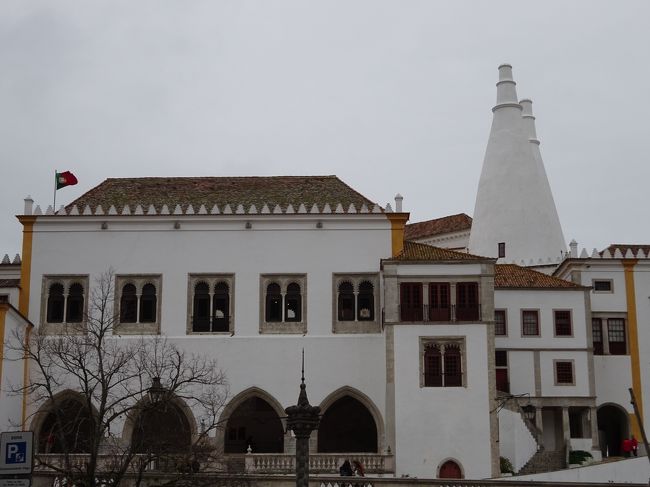 シントラ宮殿は10世紀に作られましたが、現在のシントラ宮殿の建築様式は15世紀から16世紀に生まれたゴシック様式、マヌエル様式、ムーア様式の混ざったものであるとされています