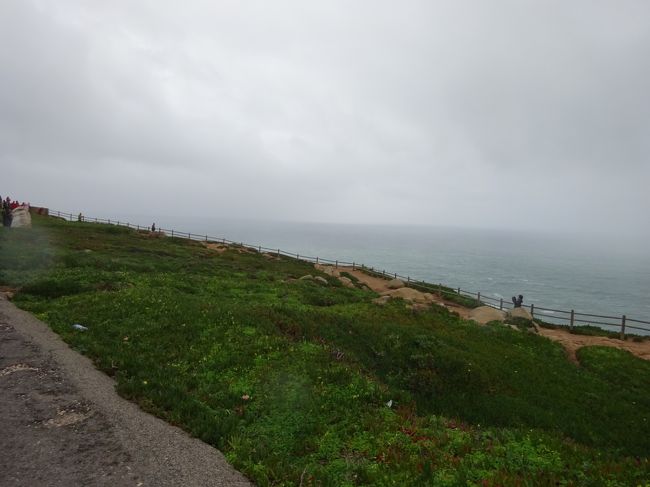 バスで約1時間、ロカ岬へやってきました。だんだんお天気があやしくなってきてきたぞ。