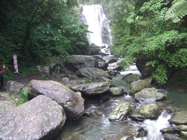 烏来自然区で健康運動<br /><br />烏來特定風景区