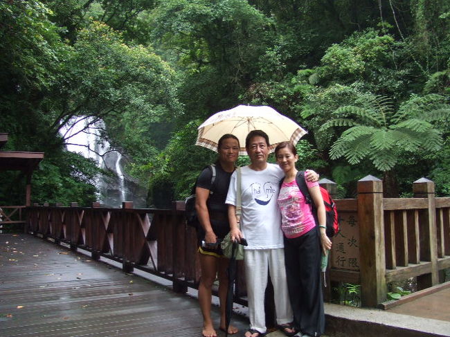 烏来自然区で健康運動<br /><br />烏來特定風景区、記念写真