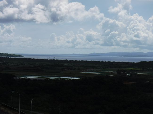 沖縄最高峰の山「於茂登岳」 <br />の、近くの名蔵ダムの展望台からの眺めです。