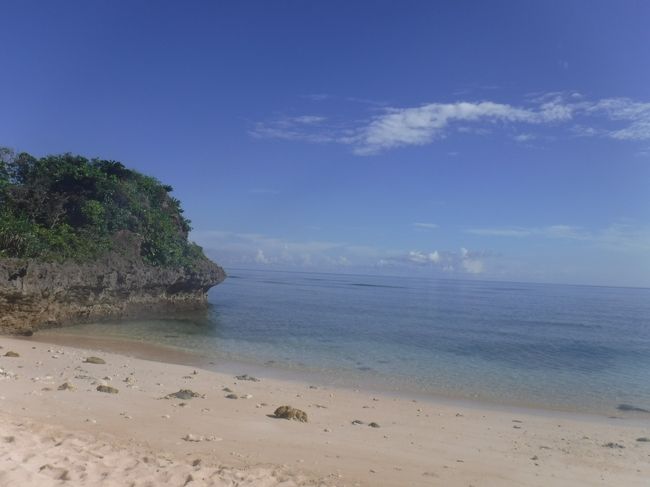 シュノーケルツアーのお姉さんに教えてもらったビーチです。<br />着いた時はまだ誰もいなかったですが、<br />青の洞窟ツアーのグループがいっぱいやって来ました。