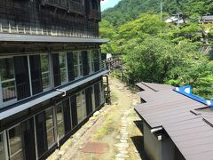 A氏の指示どおり走り、大沢温泉に到着。
めちゃめちゃ味があります。
昭和で時代がとまっているかのような・・・