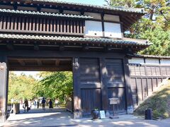 弘前城に到着です。

周辺駐車場も多く、観光しやすい。

