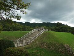 石舞台は入場料が必要
遠くで雷鳴が聞こえ雲行きが怪しくなってきました