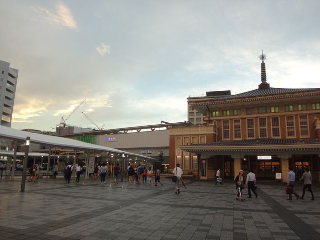 奈良駅日航ホテルの反対側にあるこのレトロな建物は<br />ＪＲ奈良駅旧駅舎で奈良市総合観光案内所<br />建物自体がみどころあります<br />ここに行けば地図等もらえます