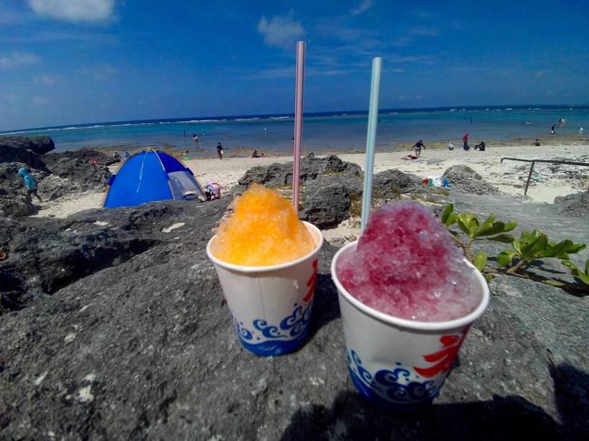泳いだあとはかき氷。<br />仲本海岸には売店もあります。