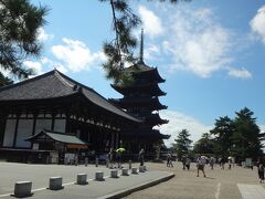 2つの塔、初の同時開扉ということで
奈良興福寺国宝特別公開2016五重塔三重塔の初層の内陣公開
混むのは嫌なのでまずは五重塔、次に東金堂、宝物館、南円堂、三重塔で。
宝物館は左手にあり。