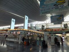 旅立ちは羽田空港から。前に海外旅行に行ったときはまだ羽田は国際線がなくて成田オンリーだったのですから隔世の感です。そしてやっぱり羽田は近くて便利ですね。
この日も午前中仕事をして一旦帰宅して空港へとやってきました。
