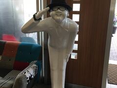 そうこうしているうちに佐賀駅に到着。
とりあえず荷物を預かってもらうために、本日の宿
サガシティーホテルへ。

お人形が玄関でお出迎え。