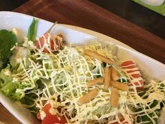 昼食はホテル内のレストラン「麦」へ。
シシリアンライスです。

長崎のトルコライスに対抗して佐賀で売り出し中らしいです。
もりもりサラダの下にご飯が入ってます。

写真には写っていませんが、小さいうどんも付いています。
こんなに食べたら昼からの研修、絶対寝ます。


