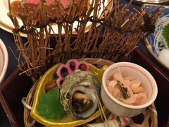 研修会会場は「グランデはがくれ」
すごくりっぱなホテルです。
玄関脇にチャペルとかありました。

一日目の研修が終わり、夜は懇親会。

突然、あの　はなわ　さんが、出てきました！！！びっくり。
県のマスコットゆるキャラが出てきたことはありますが
芸能人が出てきたのは初めてです。

料理もどれもおいしかったですが
はなわさんのトークをきいていたのと
そのあと周りの人とのお話に夢中で、時間切れで全部食べきれなかったのが残念でした。

